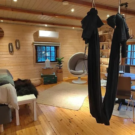 Villa Poeljaenmylly Kosken Rannalla *