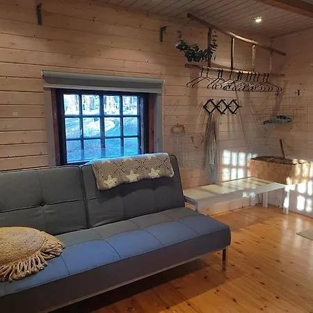 Villa Poeljaenmylly Kosken Rannalla *