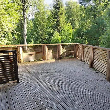 Villa Poeljaenmylly Kosken Rannalla *