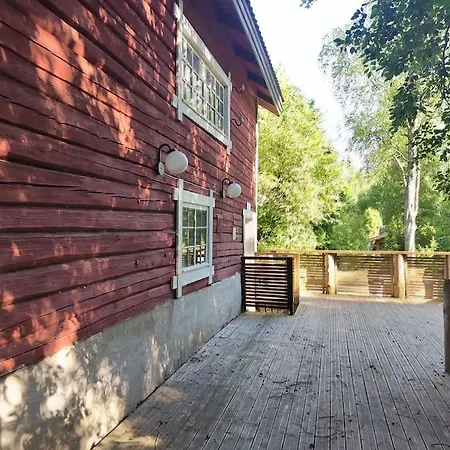 Poeljaenmylly Kosken Rannalla Villa
