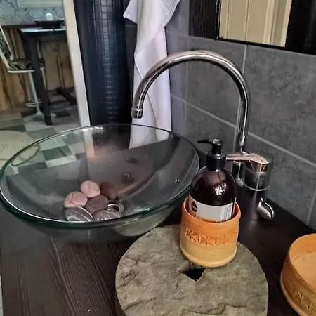 Poeljaenmylly Kosken Rannalla Villa