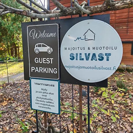 Villa Koskimylly -Historiallinen Elaemysmajoitus *